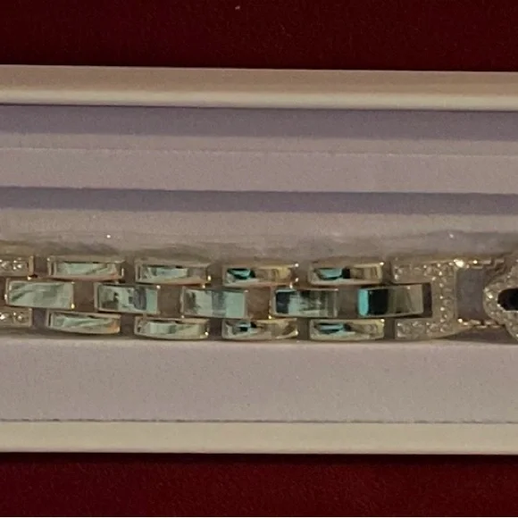 Gold and Black Clover Smartwatch Bracelet Watch Band - Picture 13 of 14